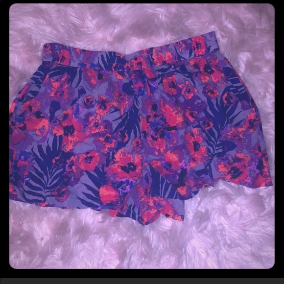 🌺like new and EUC 4pc short bundle size large - Picture 4 of 4